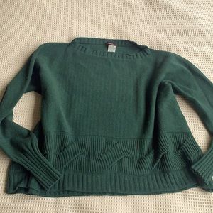 Beautiful green sweater semi cropped not too short size M made in Italy